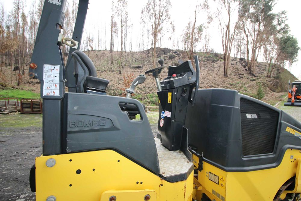 Cilindro Compactador Terra e Asfalto Bomag BW 100 AD 5