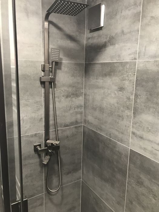 Плиточник, укладка керамической плитки