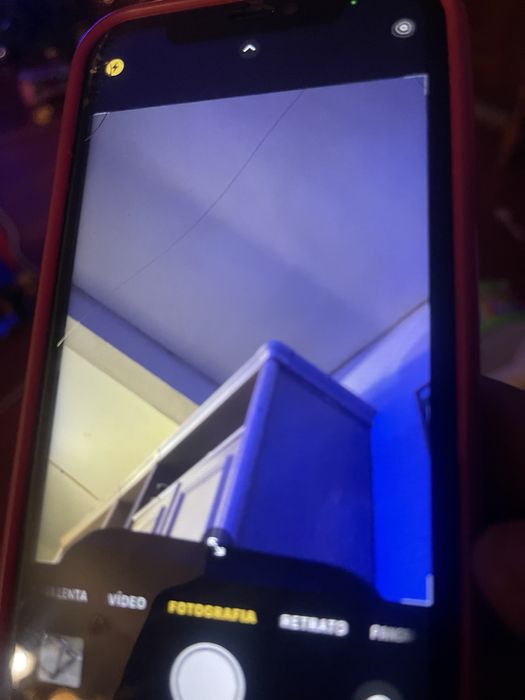 Vendo iphone 11 vermelho