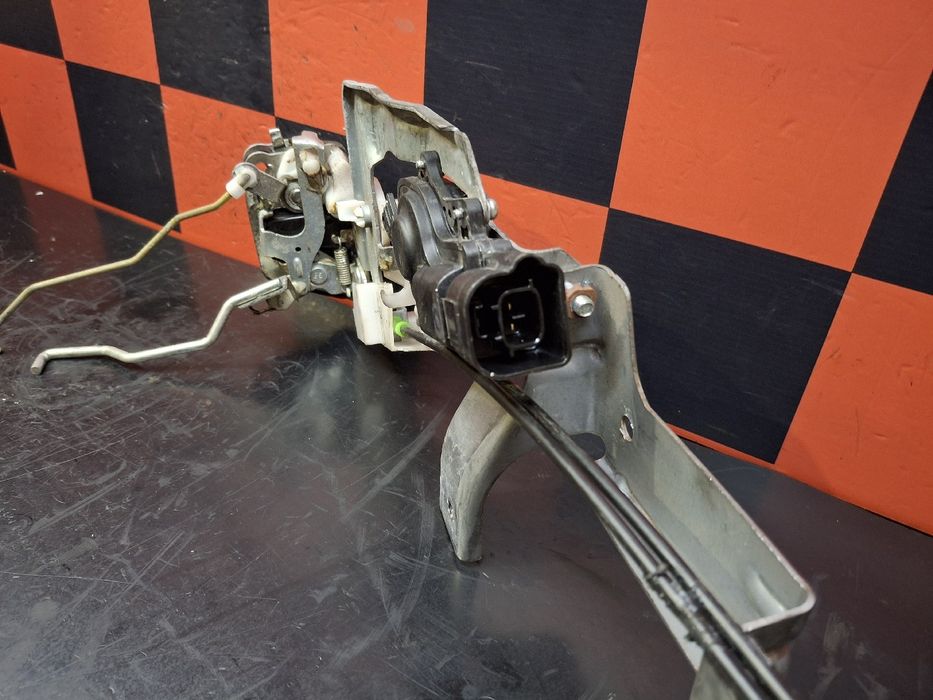 Fechadura / fecho porta frente esquerdo MITSUBISHI TRUCKS Canter
