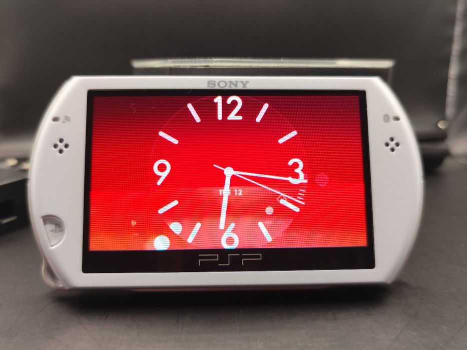 Sony PSP Go Pearl White (Desbloqueada) + Muitos Jogos + Acessórios