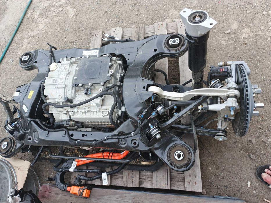 мотор  задний cadillac lyriq