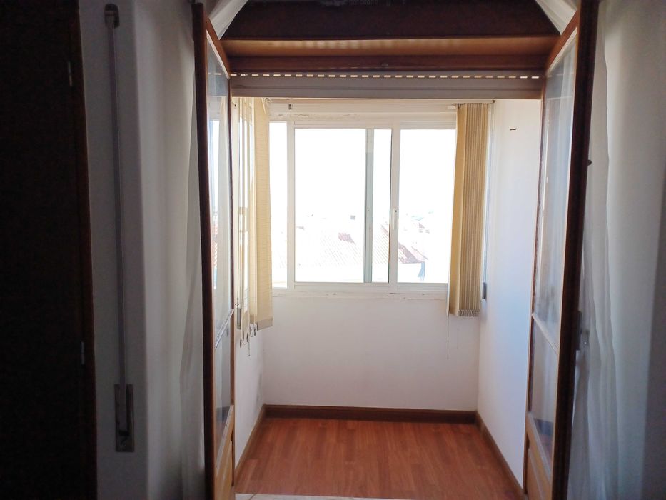 Alugo quarto em Amadora