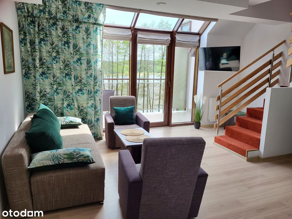 Przestronny apartament z balkonem i windą nad jeziorem Pluszne