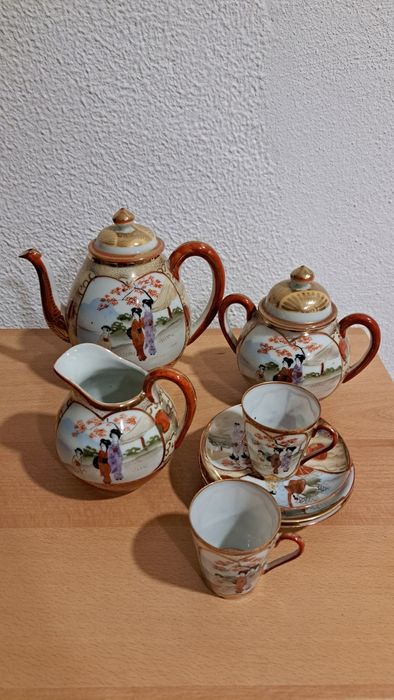 Serviço café +  2 chavenas japonês,  kutani.