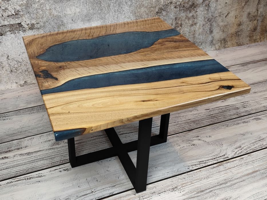 Stolik kawowy Blue Canyon z orzecha włoskiego i żywicy Pracownia Stolarska TheLoveOfWood
