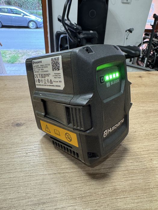 Akumulator Husqvarna BLi200X -- otoLombard Lumik skup narzędzi