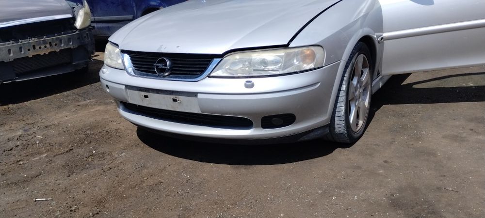 Opel Vectra b zderzak przód przedni że spryskiwaczami do Xenon