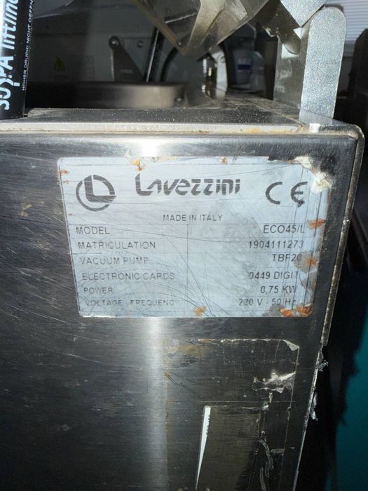 Вакуумна пакувальна машина