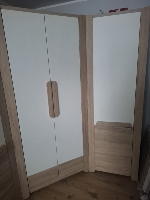 Sprzedam szafę narożną