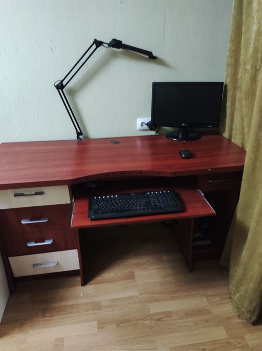 Стол компьютерный