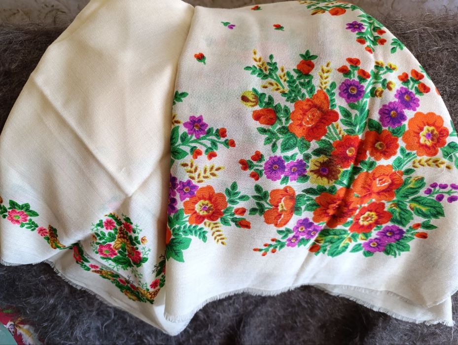 Платки шерстяные. Новые