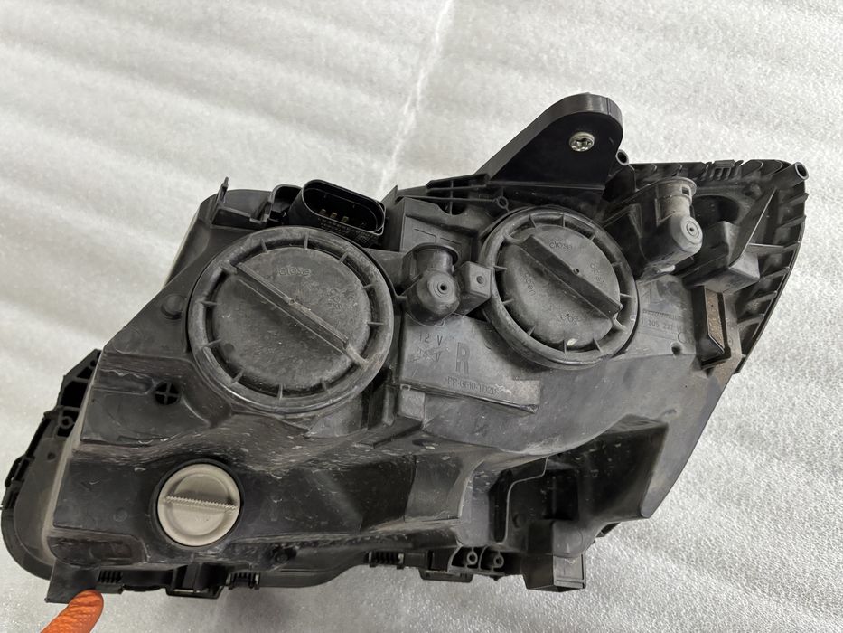 Otica direita Mercedes C w205