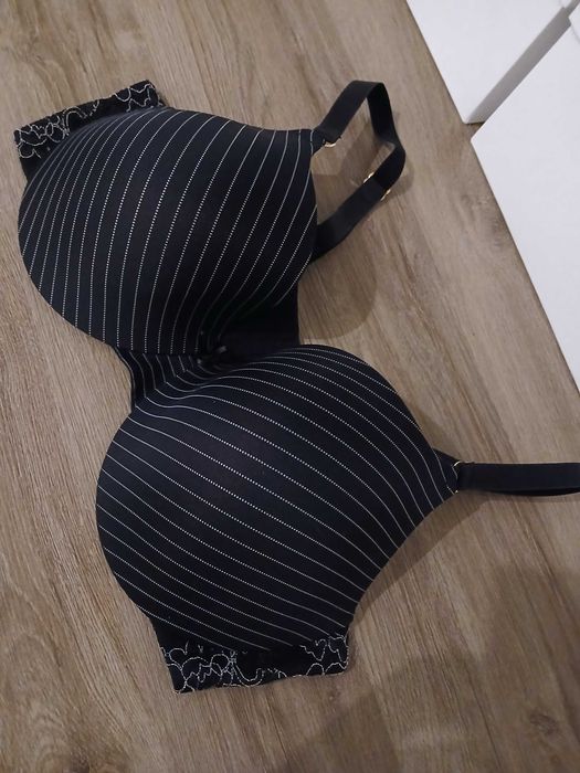 biustonosz Ashley Graham 85 E