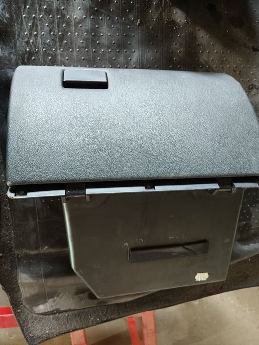 Schowek opel astra g środek