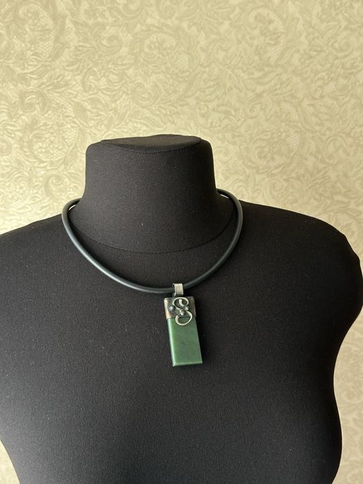 Нефритовий кулон