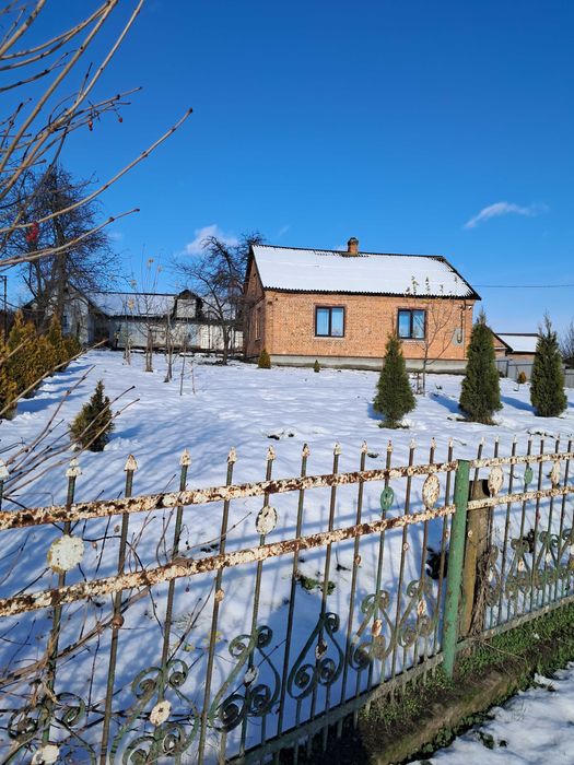 Продаж цегляного будинку