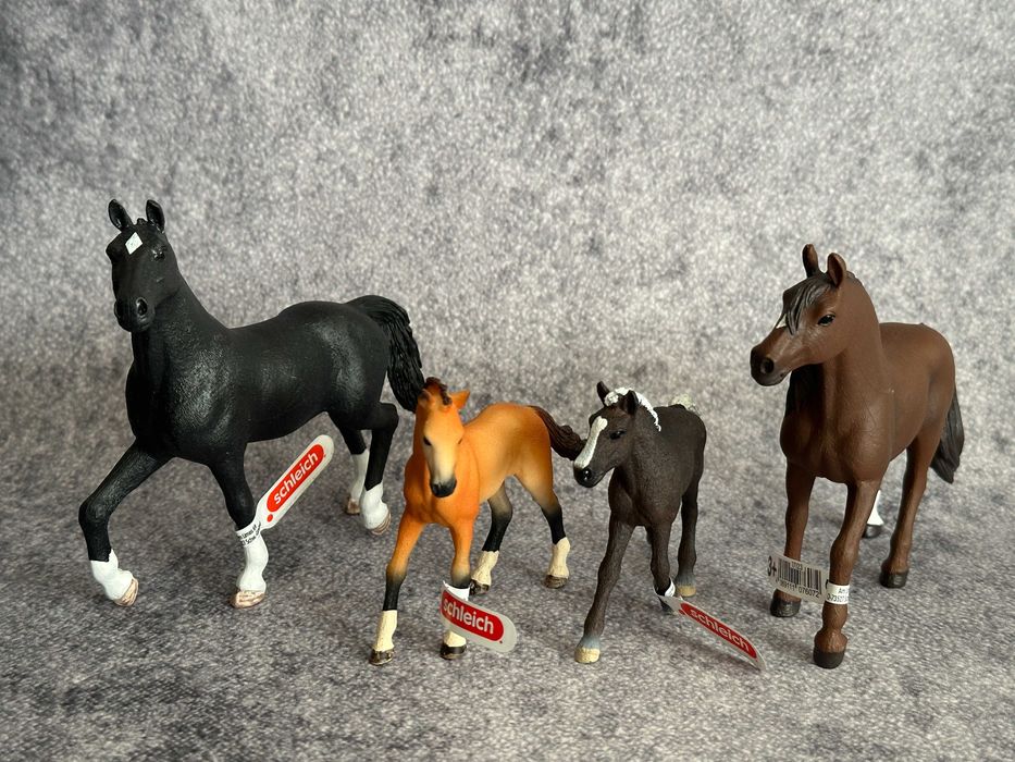 Schleich - zestaw 2 konie + 2 źrebaki 17123, 17124, 17077, 17127 nowe