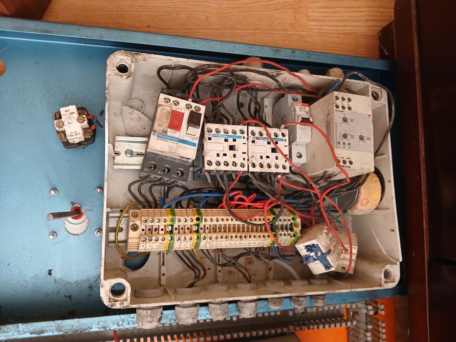 Skrzynka elektryczna do sprezarki