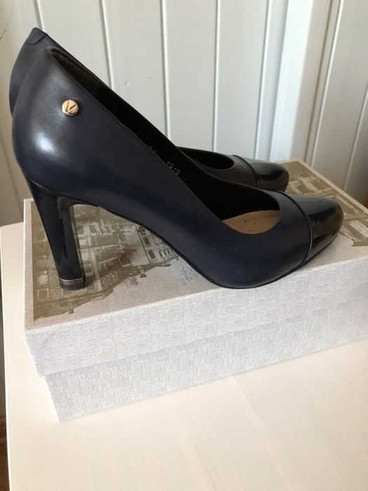 Buty czółenka Venezia skórzane granatowe 38 skóra