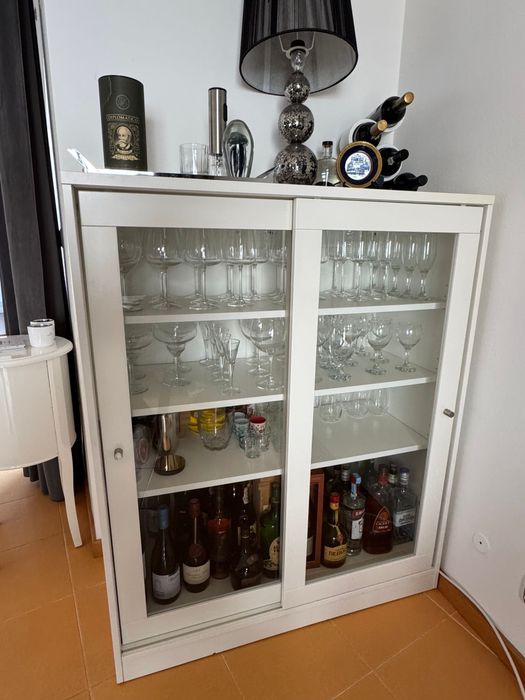 Vitrine Branca com Portas em Vidro – 1,23m (Excelente Estado)