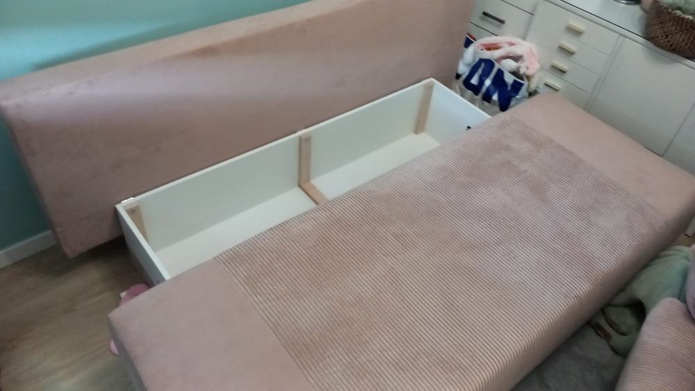 Sofa/ kanapa trzyosobowa Leon rozkładana z pojemnikiem różowa
