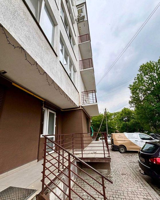 Продаж комерційного приміщення вул. Уляни Кравченко