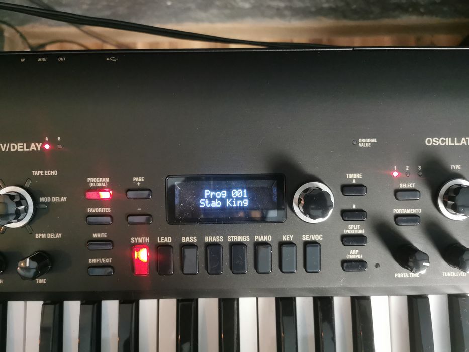 Korg KingKorg syntezator stan bd.