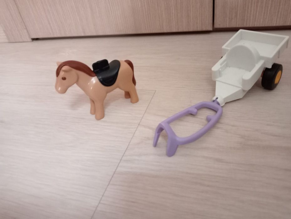 Carro e boneca para brincar