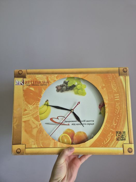 Годинник настінний новий для кухні вітальні