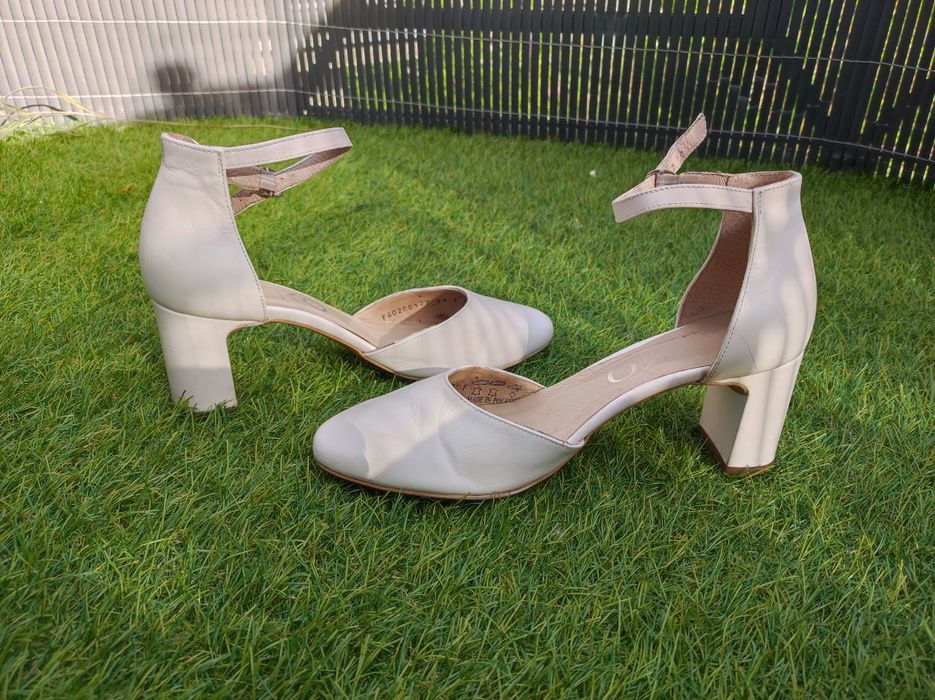 Buty Ryłko ślubne kremowe rozm. 39