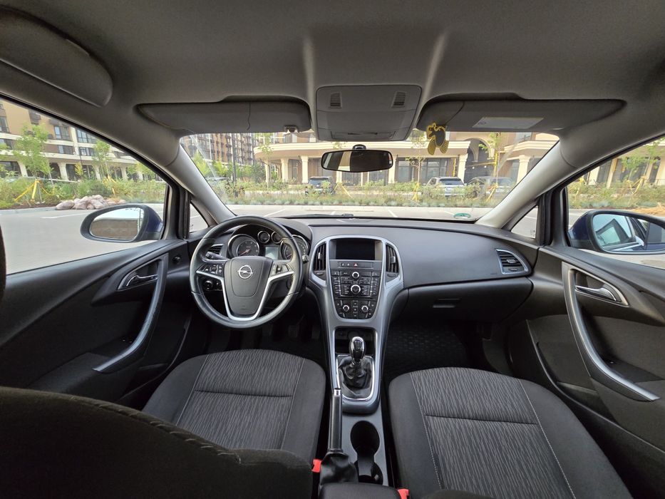Opel Astra J  2013