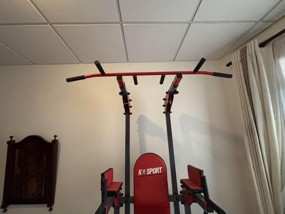 Maquina de Elevações, flexões e fundos