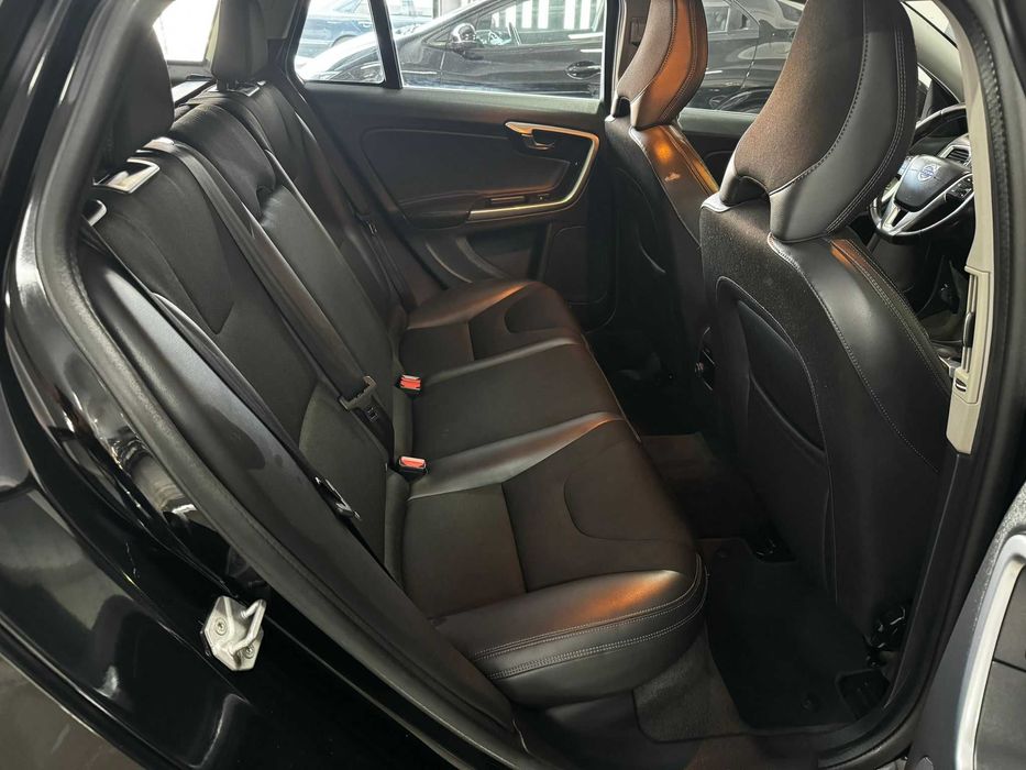 Carrinha V60 2.4 D6 Plug-in Hybrid Momentum AWD PHEV