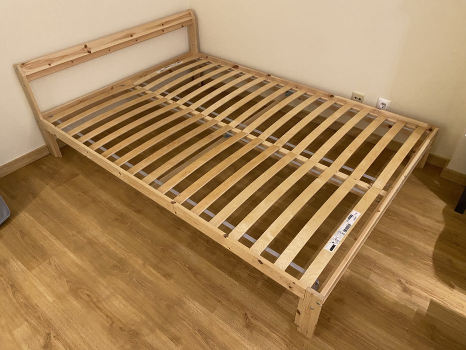 Cama IKEA NEIDEN 140×200, estrados LURÖY (2 un), colchão VESTMARKA