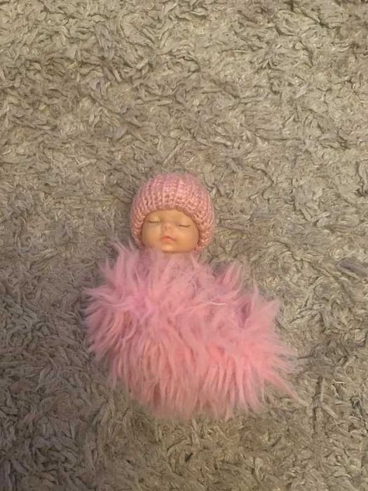 pluszak śpiące dziecko