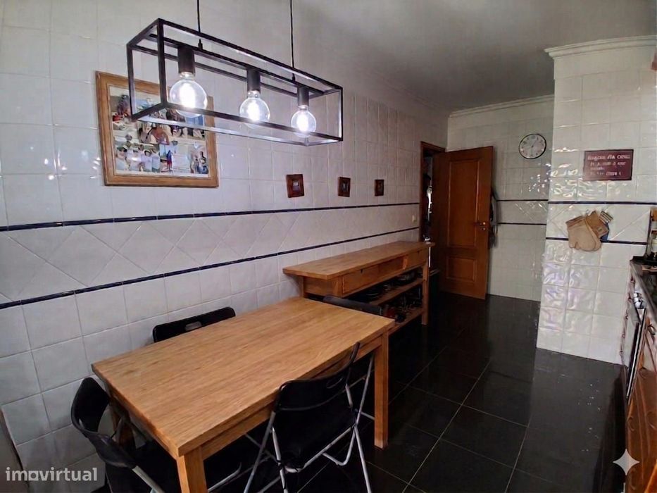 Apartamento T3 com varanda em Carcavelos