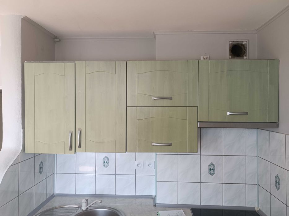 Szafki kuchenne, górne i dolne - 7 dolnych, 4 górne