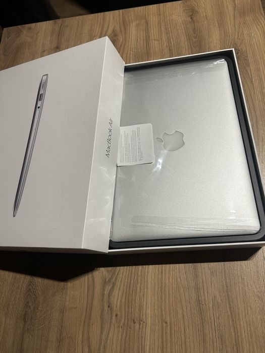 MacBook Air 13” 2017 | i5 | 8 GB RAM | 128 GB SSD