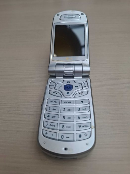Telefon LG U8120