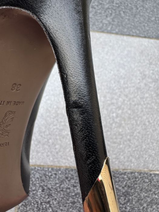 Szpilki marki Versace używane