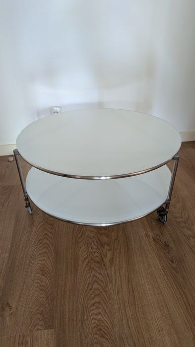 Mesa de centro com rodas