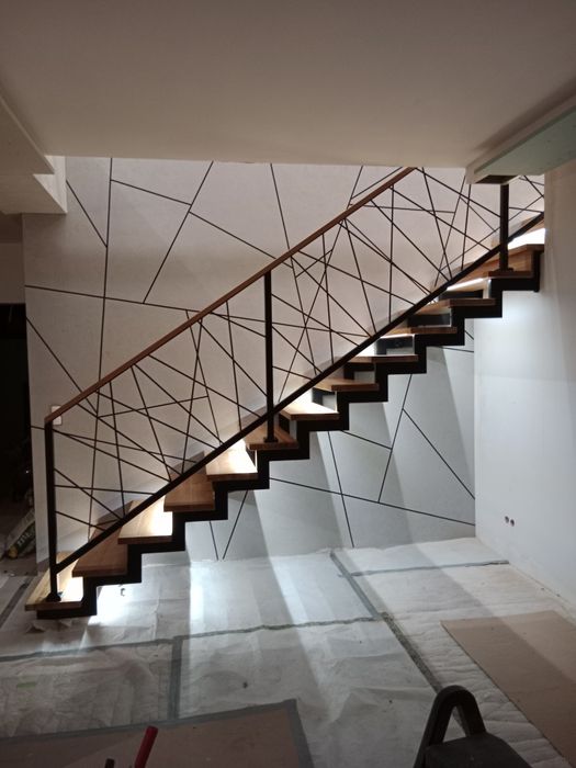 Schody ze stopniami drewnianymi