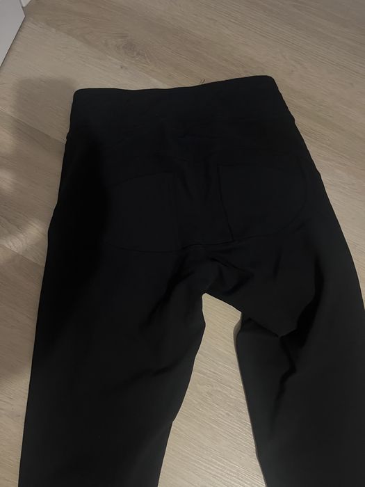 Czarne leginsy push up