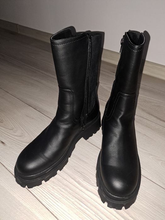 Kozaki na platformie Even Odd.Czarne