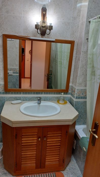 Quarto a  estudante ou professor(a)a