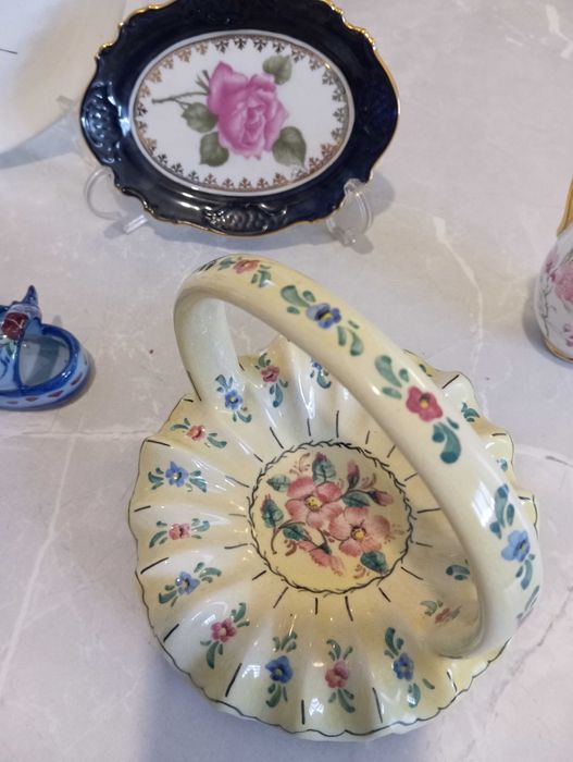 Várias peças em cerâmica decorativas