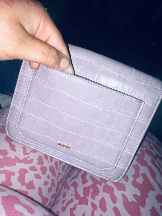 Mala completamente nova