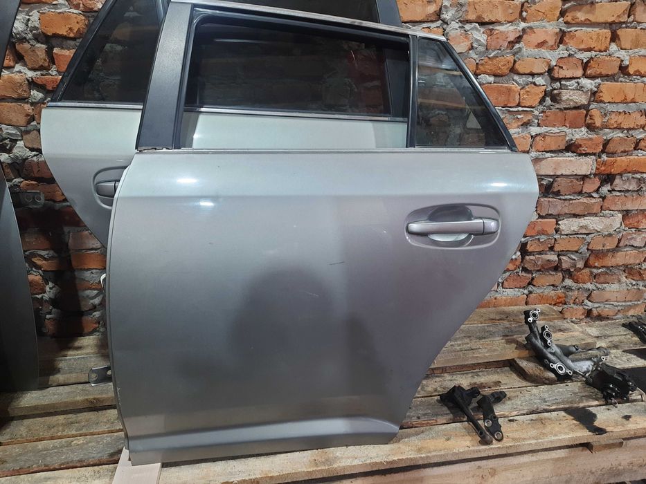 Задня ліва дверка двері дверь Тойота Авенсіс т27 універсал