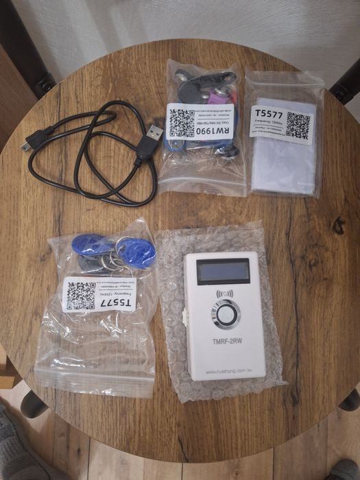 Дублікатор, домофонних ключів та карт.